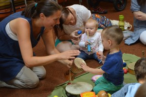 toddlers and babies signing and making music